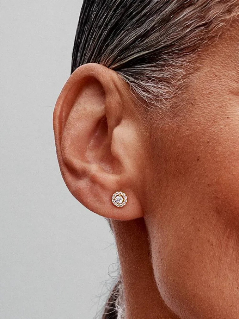 Pandora Round Pav�� Halo Stud Earrings - Picture 2 of 4